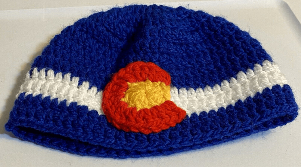 Vtg Women’s Hand made Colorado Flag Beanie Knit Hat Blue Cap Mountain Logo